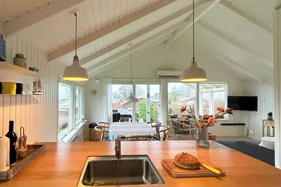 Image de Charmante maison de vacances avec vue sur la mer à Hejlsminde