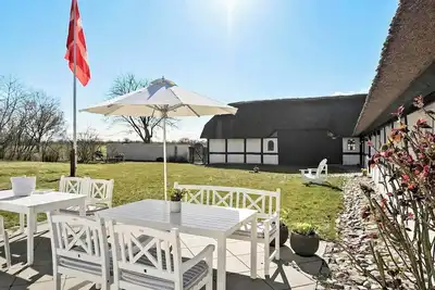 Image de Ferme restaurée près de Kattegat avec grand jardin
