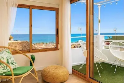 Image de Loft moderne avec vue sur la mer
