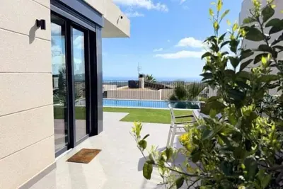 Image de Magnifique villa avec piscine privée et vue sur la mer