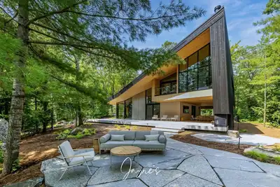 Image de Outstanding 6 bed 5 bath cottage on Lake Joseph with Boathouse - 1000ft frontage