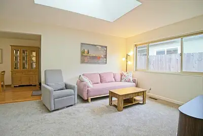 Image de Charming 2-Bedroom Alameda Apartment, Peaceful Block, walk to Shops & Dining