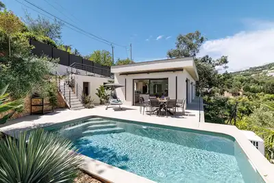 Image de Villa Cassandre — Villa contemporaine avec piscine privée à Mandelieu