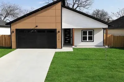 Image de Modern 4br Dallas Retreat Near Downtown with a 2 car Garage