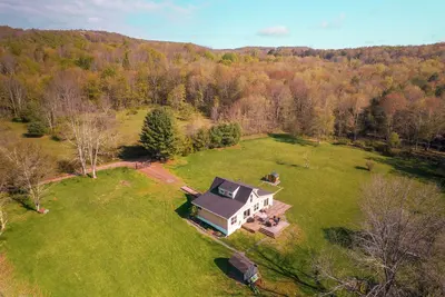 Image de Dog-Friendly Catskills Escape on 4 Private Acres w/ Sauna & Fenced Yard