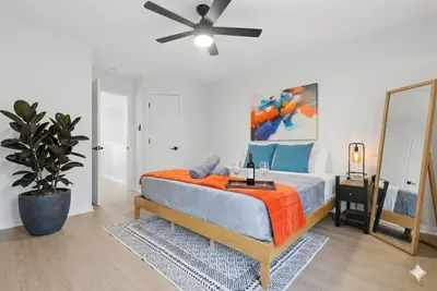 Image de Modern 4br Family Home ❤️ Sleeps 10 • Walk to Ut • Free Parking