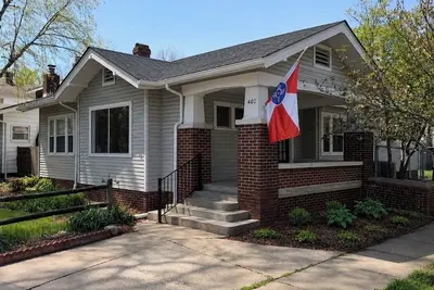 Image de Downtown/College Hill-adjacent! Sleeps 10! Fenced yard, outdoor seating + dining