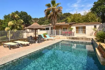 Image de Maison avec piscine privée