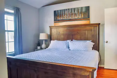 Image de Dallas Getaway w/ Hot Tub, Fire Pit & Detached Suite