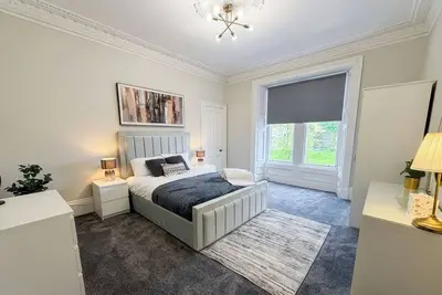 Image de Stylish River View Stay Sleeps 6
