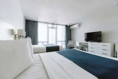 Image de Clean Beach Studio with Balcony in Isla Verde