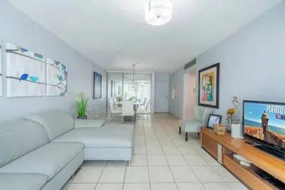 Image de 2br w/King + 3 Twins • Balcony • on the Beach