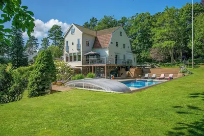 Image de Villa de 1929 avec piscine et spa à Hällungen