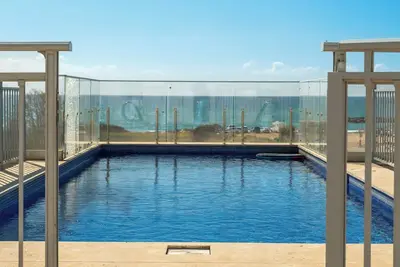 Image de Garden& Rooftop Beachfront Apartment