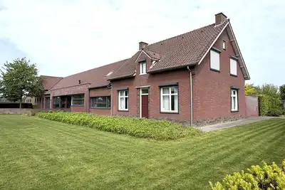 Image de Maison individuelle avec jardin et jacuzzi
