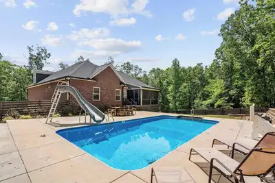 Image de Luxury Estate w/ Pool-Game Room-Indoor Basketball