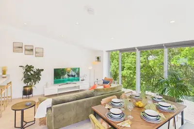 Image de Luxury Coastal Eco Retreat | Balcony & Golf
