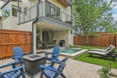 Image de Casa Govalle 3 Br 3 Baths Private Pool + Fire Pit Minutes to Downtown Austin