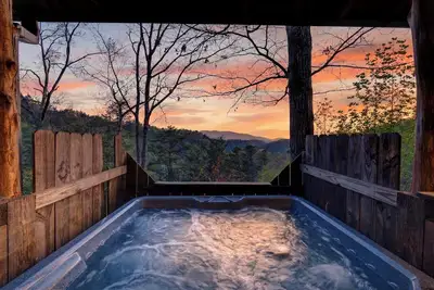 Image de Sleeps 30 | 5 Cabins + Hot Tubs + Firepit + Views | Mtn Views + Smokies Access