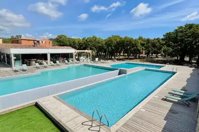 Image de Maison dans complex hotelier avec ses 3 grandes piscines à 5 minutes de la mer