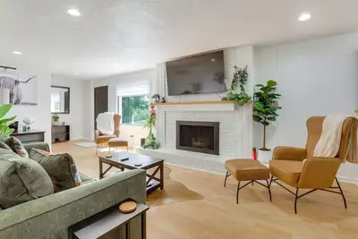 Image de Green Lantern: Game Room, Furnished Deck, Modern