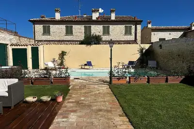 Image de Appartement dans un village avec piscine