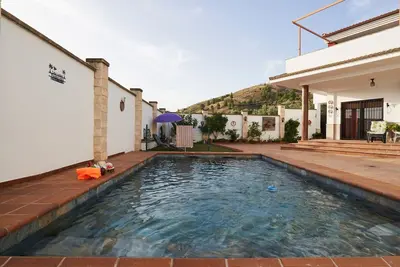 Image de Maison de vacances 'La Majailla' avec piscine, vue montagne, Wi-Fi et climatisation