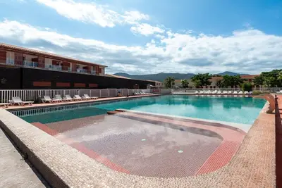 Image de Retraite, balcon, piscine et salle de sport