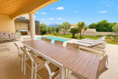 Image de Villa familiale luxueuse avec piscine & Spa – Vue Mont Ventoux et vignoble