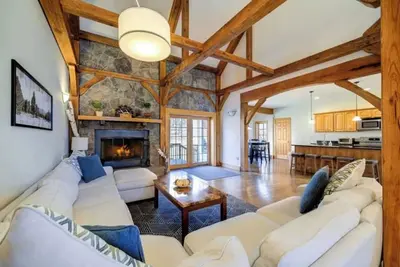Image de Luxe 6br Group Retreat | Hot Tub, Fire Pit + Pond