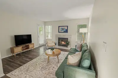 Image de Green & Private 2br King Bed/Pool/Gym Near Uab/Hospitals
