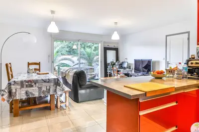 Image de Maison contemporaine avec terrasse, 6 couchages, centre-ville Biscarrosse