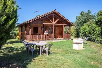 Image de Chalet Confort Plus 2 ch - clim - Lv - Tv - Bbq - Ménage* - 35 m2 + terrasse couverte de 14 m2 4 Ã  5 personnes - 4 pers. inclus
