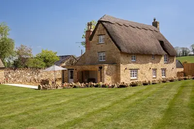 Image de Garden Cottage - a classic thatched cottage in Broad Campden, Sleeps 6 in 3 bedrooms
