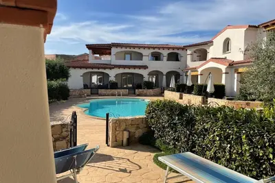 Image de Appartement 'Turquoise&Wood Stylish House' - Moderne, lumineux, face à la piscine