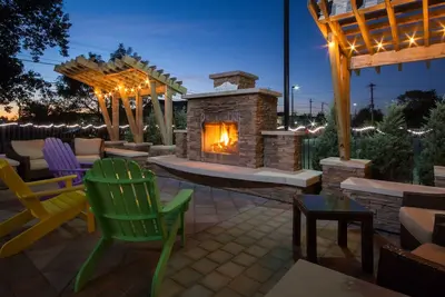 Image de Ada 2br Suite w/ Accessible Tub | Free Breakfast