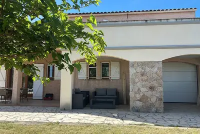 Image de Maison familiale avec pisicne proche plages et ville