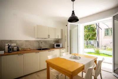 Image de Villaverde Urban Tourist Apartment : Élégante oasis avec jardin et parking à Ravenne