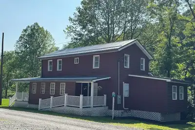 Image de Serene 2-Story, 4 bedroom house, in charming Independence, Hc & Handicapped Acc.