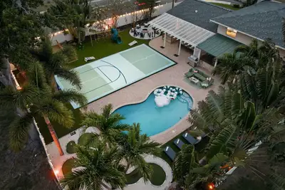 Image de Pickleball Galore! Putt Putt, Heated Pool, & Much More! Game Room! Sleeps 19