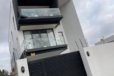 Image de Luxurious, smart 4bd with pool and 24/7 concierge