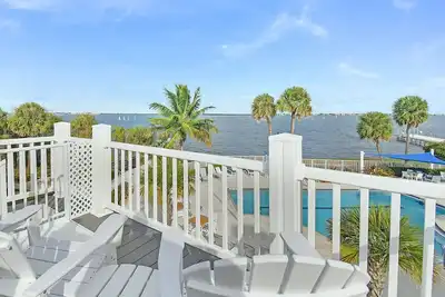 Image de Waterfront End Unit SkyDeck, Resort Pool & River Views