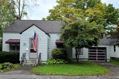 Image de Vintage Cottage Centrally Located Inside the Gates