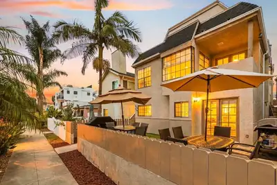 Image de Bay Breeze Beach House | Steps to Mission Bay & the Ocean