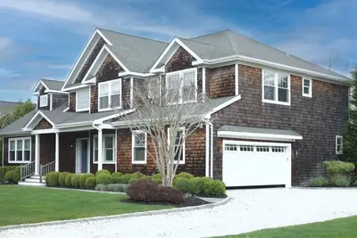 Image de 6br Southampton Luxury | 2mi to Us Open | Golf Sim