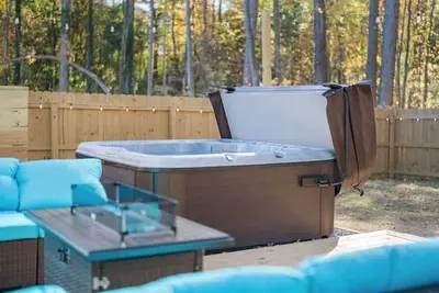 Image de ✰ Lux Charlotte 4br Sleeps 16 ❤ Hot Tub + Game Room