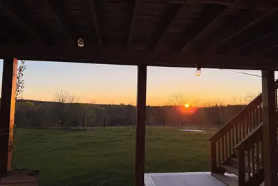 Image de Cozy Nest with Comfort, friendly\nBeautiful Backyard, close to lake, hiking trial