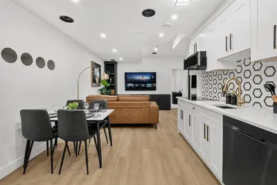 Image de Luxury Suite on Shaganappi | Sleeps 4 | Private