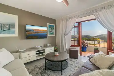 Image de Driftwood Serene 2-bedroom apartment in charming Knysna perfect for relaxing