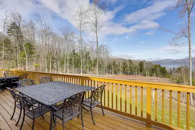 Image de Newfound Lake Getaway: Cabin w/ Deck, Fire Pit